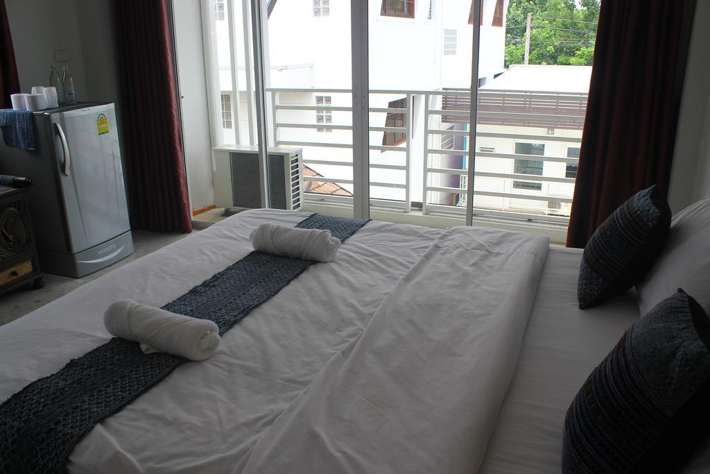 Hotel Baanlansa Bed&Bar à Chiang Mai Extérieur photo